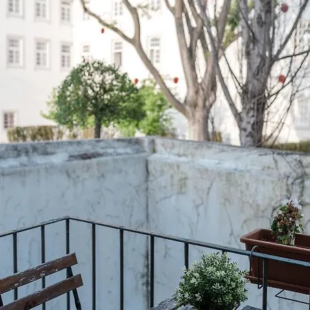 Elegant 3 Bedroom Flat With View In Principe Real Apartament
