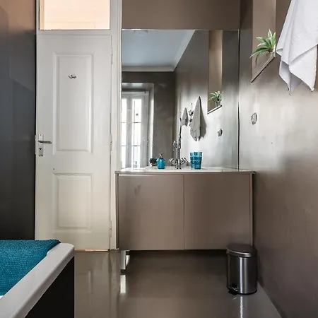 Elegant 3 Bedroom Flat With View In Principe Real * Lissabon