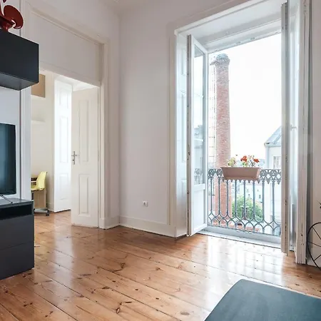 Elegant 3 Bedroom Flat With View In Principe Real Lissabon